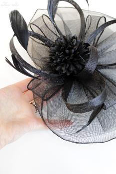 Gothic Haarschmuck „Midnight Dahlia“ mit Schleiernetz & Federn